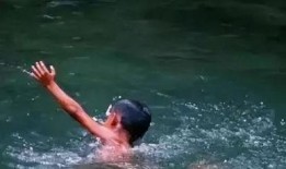 爆料大学生溺水死亡视频,大学生溺水身亡，校园安全警钟长鸣