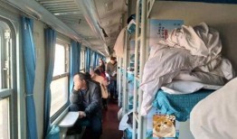娱乐圈爆料客火车卧铺被