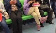 娱乐吃瓜酱坐地铁,揭秘都市生活百态